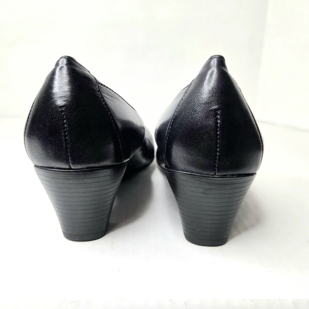 Munro American Leather Pumps. Gray/black. 6.5 W